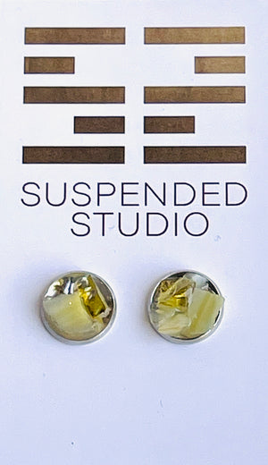 
            
                Charger l&amp;#39;image dans la galerie, Mixed Yellow and Silver Recycled Glass Earrings
            
        